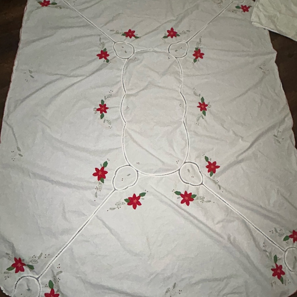 Floral Embroidered Tablecloth & Napkins